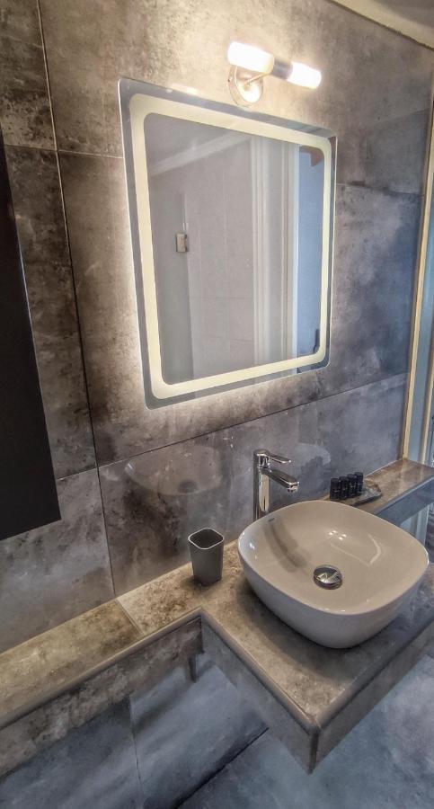 Shades Apartment สเกียธอสทาวน์ ภายนอก รูปภาพ